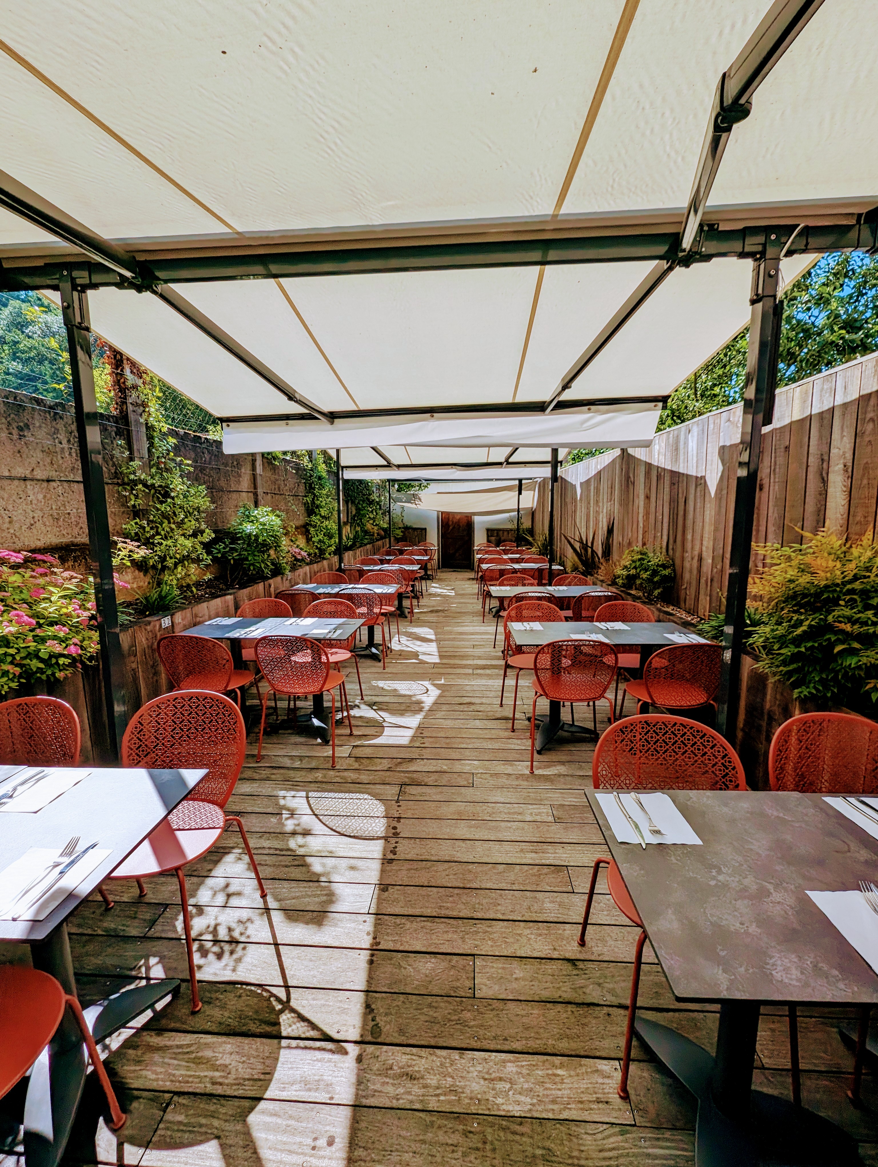 Int\u00E9rieur de la cr\u00EAperie TIVABRO \u00E0 Fougères - ambiance chaleureuse